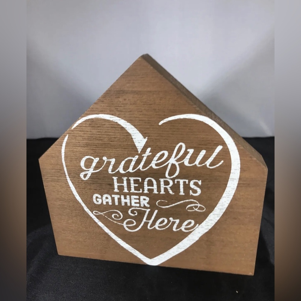 Grateful Hearts Gather Here Inspirational Hanging Wall Home Decor 7 x 7 Inches
